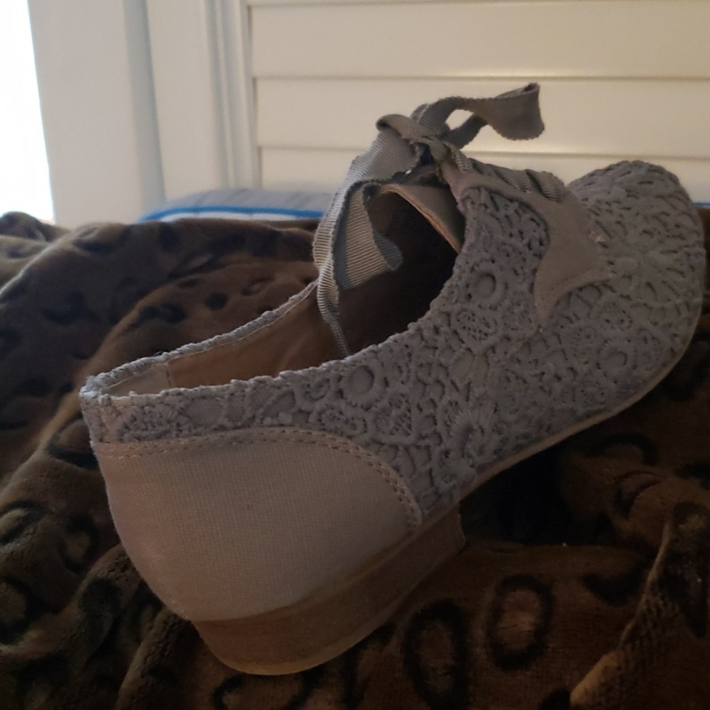 Shoes - Picture 2 of 3